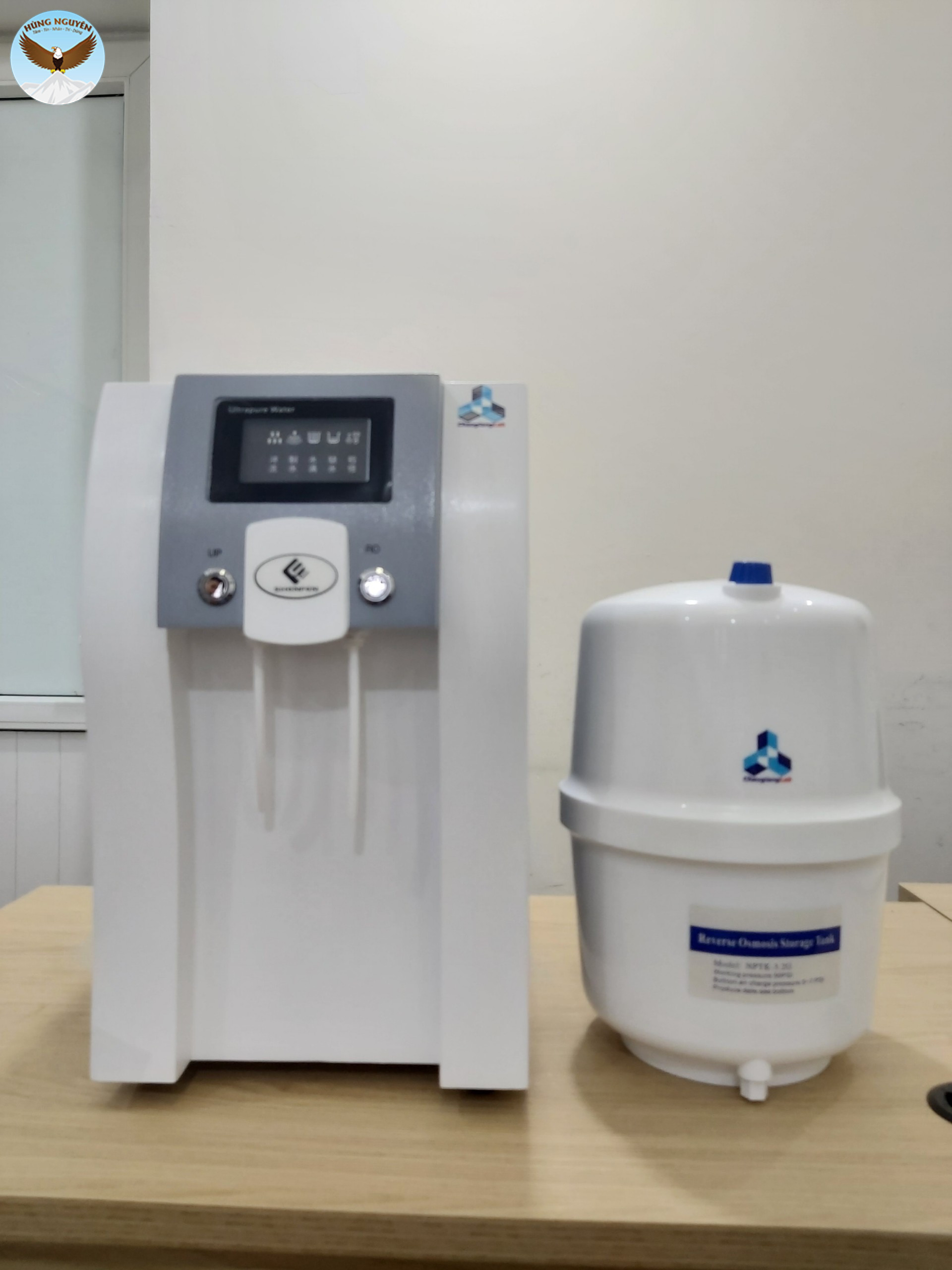 Máy lọc nước siêu sạch CHINA UPTC-10 (10 lit/giờ)